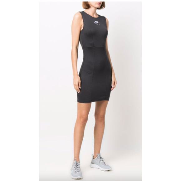 Nike Fitted Athleisure Black Dress Womens Small Comfort Soft Lightweight Classic - Picture 1 of 8